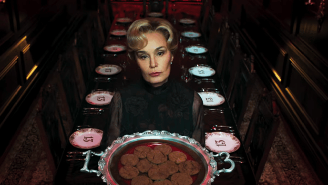 AHS 13. Sezon Fragmanı: Jessica Lange Geri Dönüyor, Efsane Kadro Bir Arada